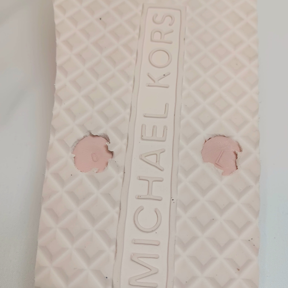 Michael Kors Size 6 Jet Set Signature Flip Flops Pink/White/Gold Logo NWOT - Picture 10 of 11
